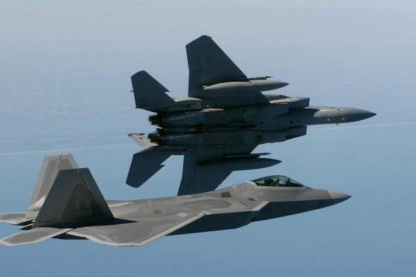 F-15 e F-22 dos Estados Unidos